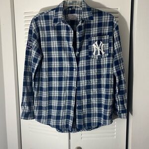 Yankees Genuine Merchandise Blue and White Plaid Shirt